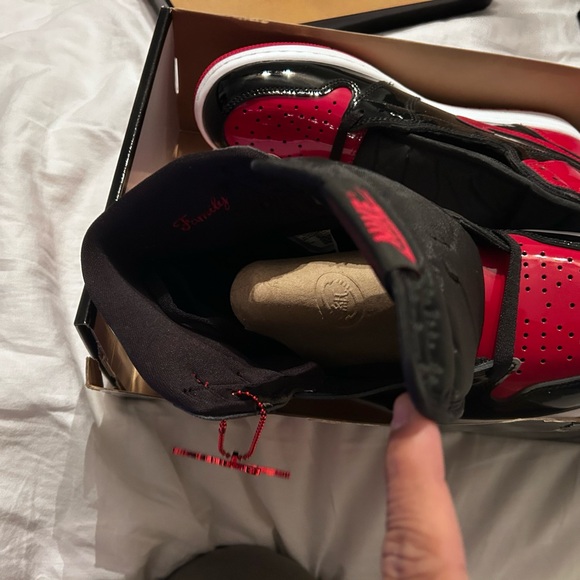 Air Jordan 1 Retro High OG 'Patent Bred' - Picture 6 of 8
